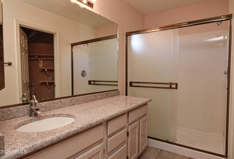 WALK-IN SHOWER IN 2ND BEDROOM BATH