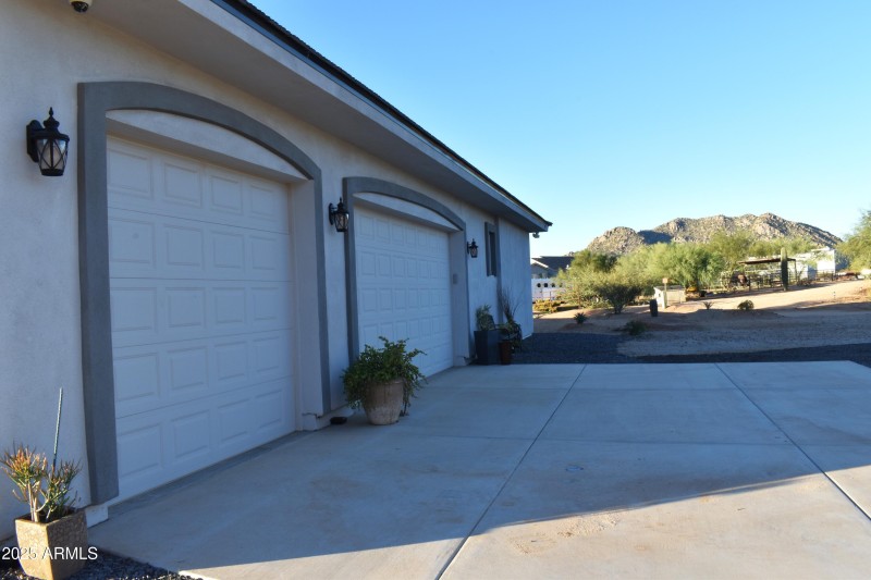 3 car garage and veiws 2414