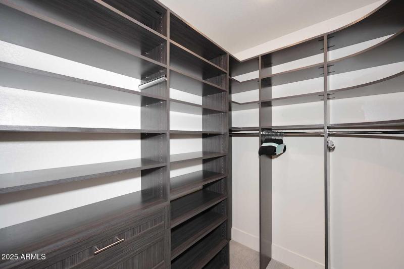 Primray Bedroom-Closet2