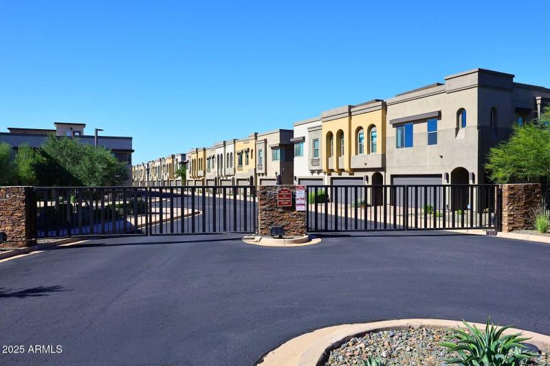 Pinnacle at Silverstone-Gated Entrance