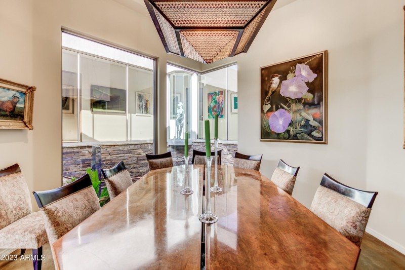 Artistic Dining Experience