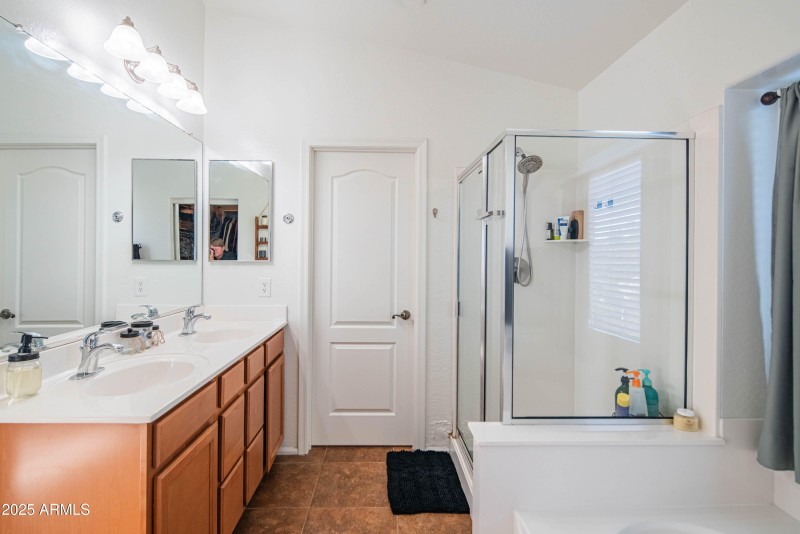 Seperate tub and shower