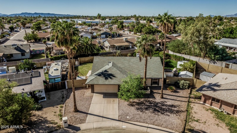 Huge yard, separation from neighbors