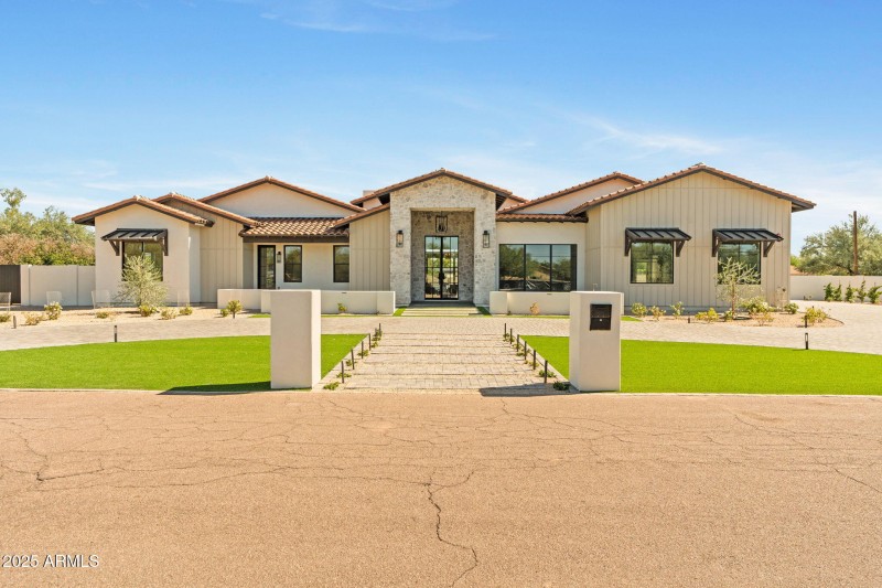 2-web-or-mls-10809-n-82nd-pl