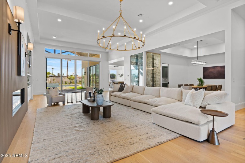 5-web-or-mls-10809-n-82nd-pl