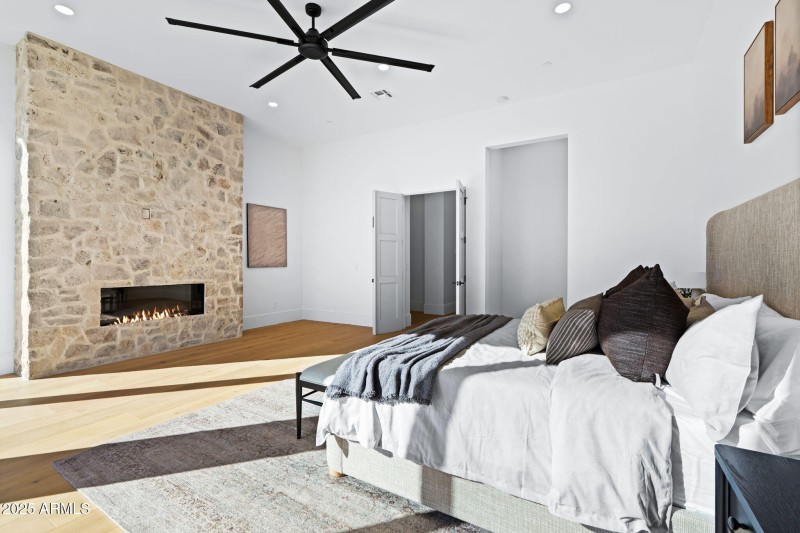 28-web-or-mls-10809-n-82nd-pl