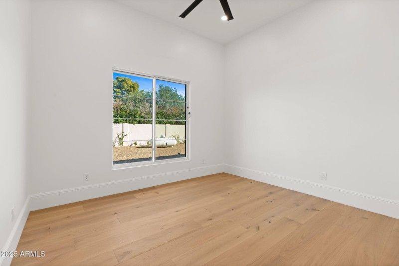 42-web-or-mls-10809-n-82nd-pl