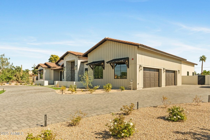 57-web-or-mls-10809-n-82nd-pl