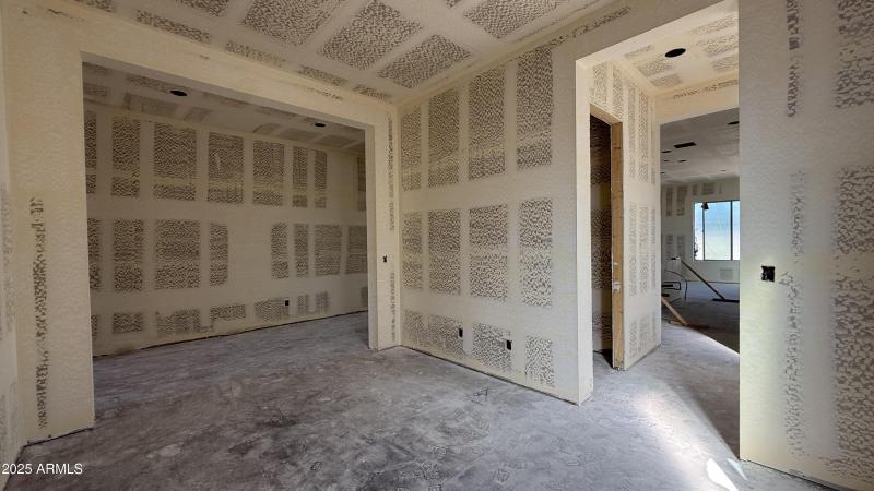 08 - Dining Room & Butlers Pantry