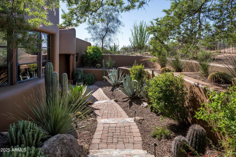 038-8681 E Artisan Pass -40