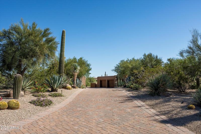 092-8681 E Artisan Pass -85