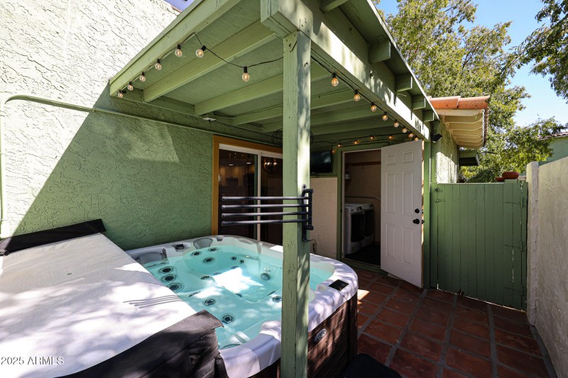 Back Patio - Spa w Laundry Door Open