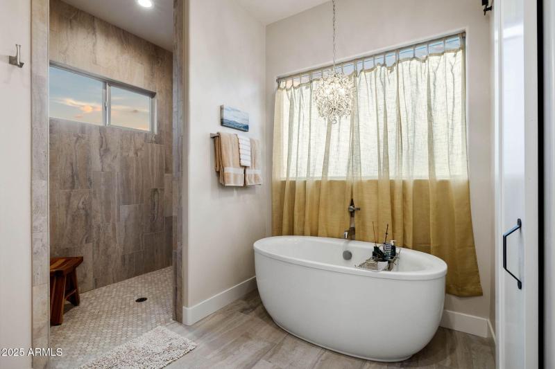 39-Primary Bathroom (3)