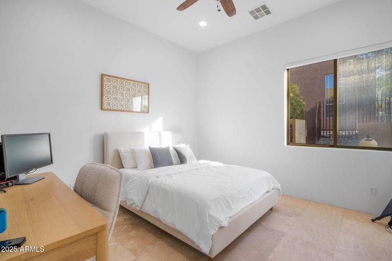 42-web-or-mls-10302 S 16th Ave - MLS Ima