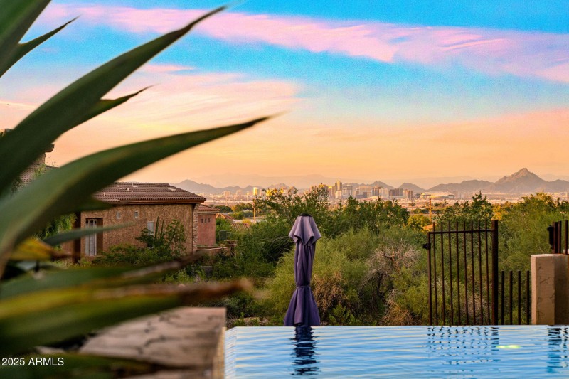 48-web-or-mls-10302 S 16th Ave - MLS Ima