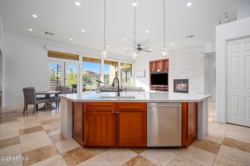 22-web-or-mls-10302 S 16th Ave - MLS Ima