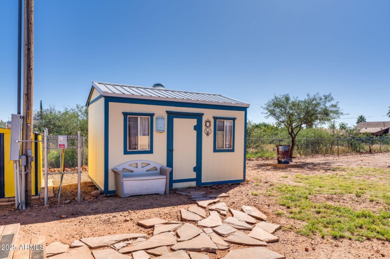 Shed w/ electricity