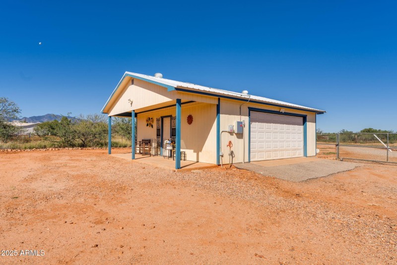 Detached 2 Car Garage/Workshop