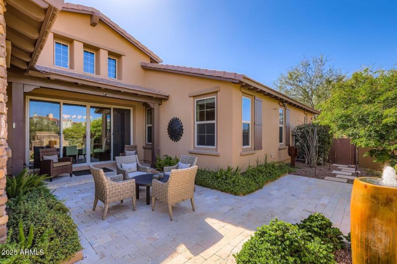 Private Courtyard / Back Patio 2