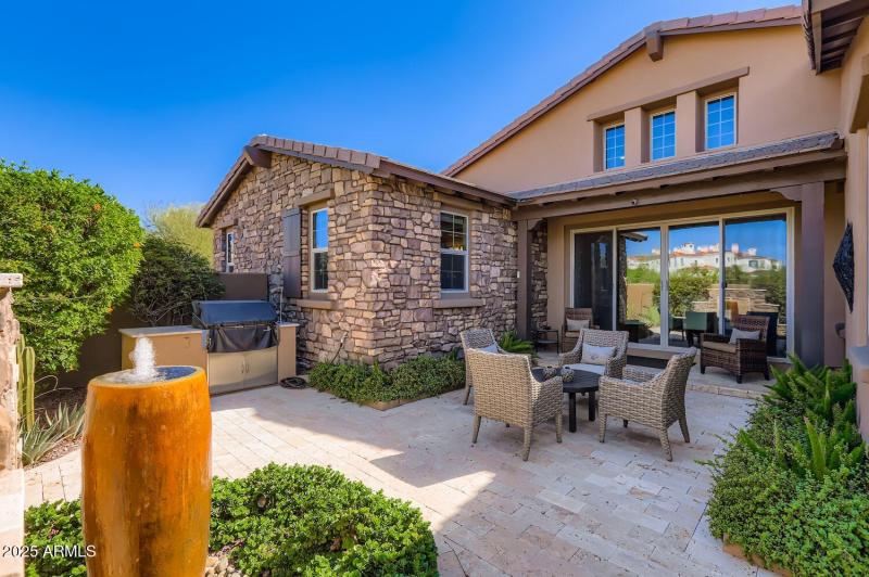 Private Courtyard / Back Patio 3