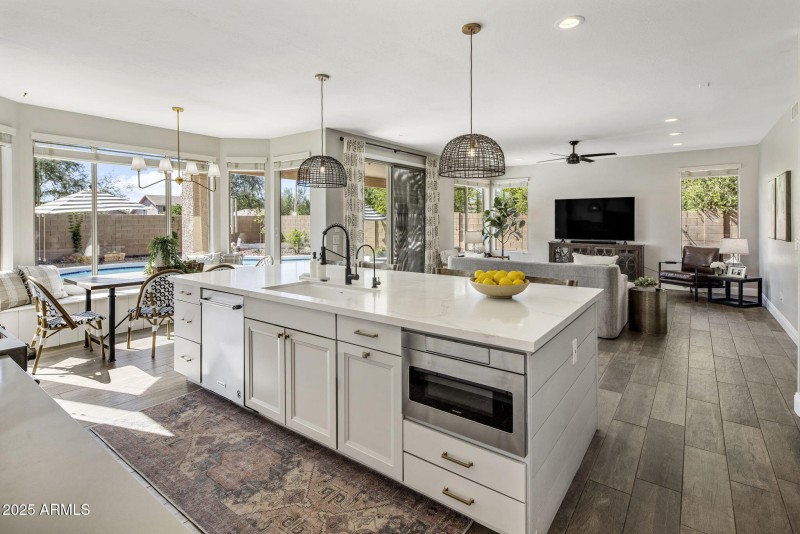 Fully Remodeled Kitchen