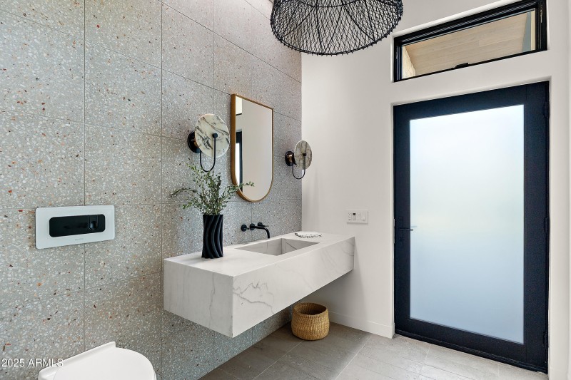 Guest house pool bath