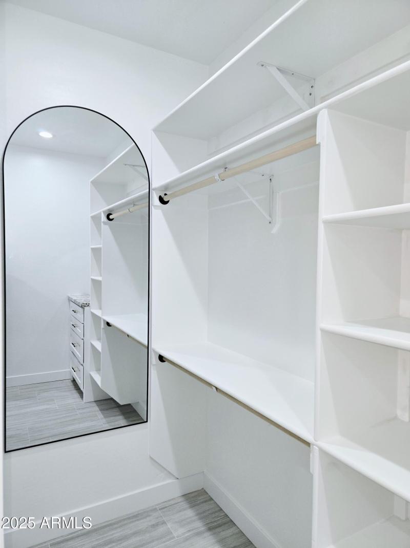 Walk In Closet2