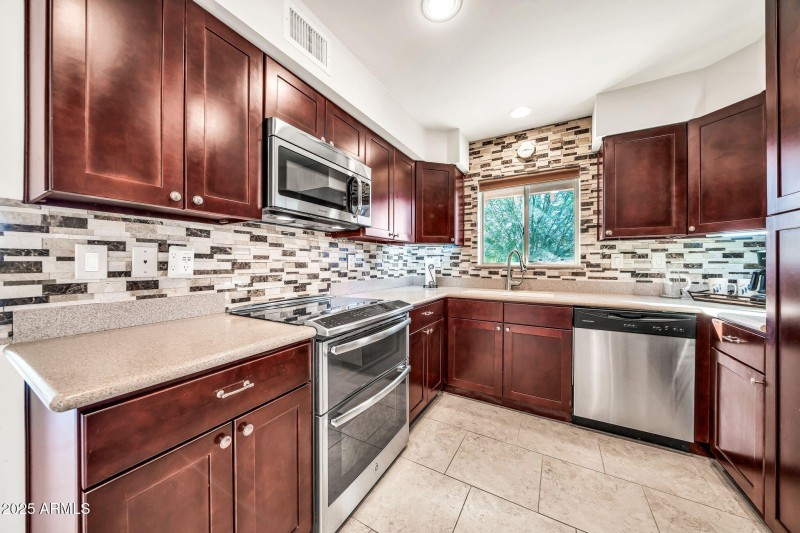 Well equipped kitchen