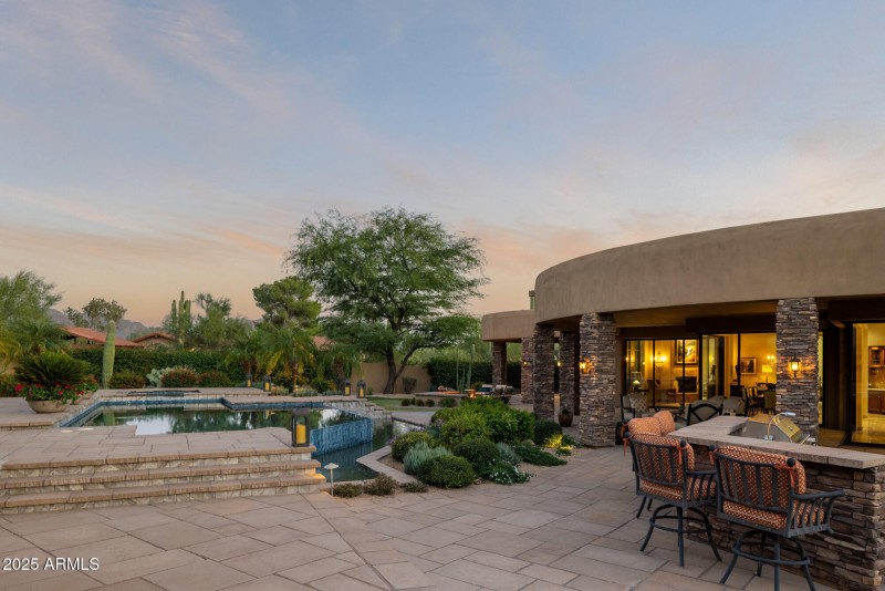 Expansive Entertaining