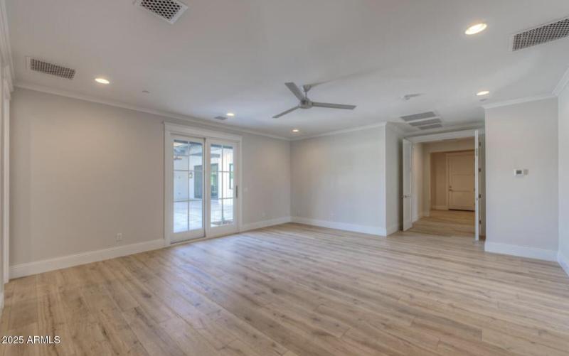 bonus room w/o furniture