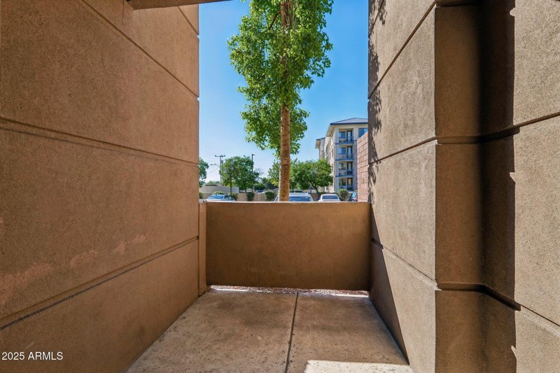 24-web-or-mls-1701-e-colter-st-182