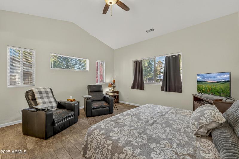 2868 W Highland Meadows Dr