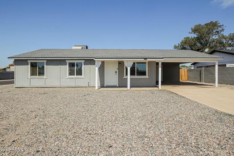 002-photo-front-view-14611833