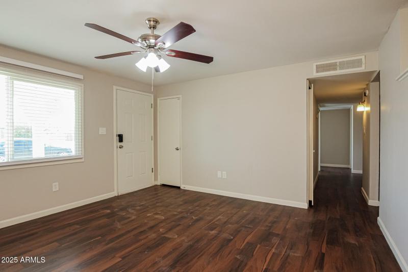 006-photo-living-room-14611838