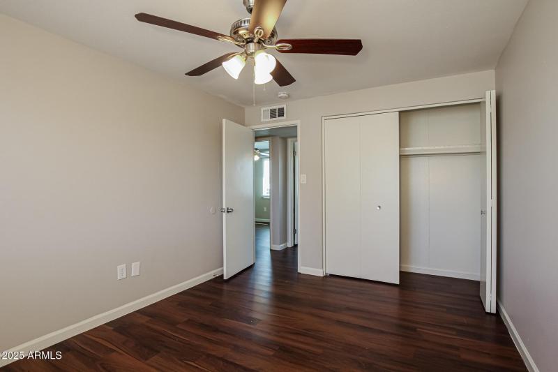 007-photo-main-bedroom-14611830