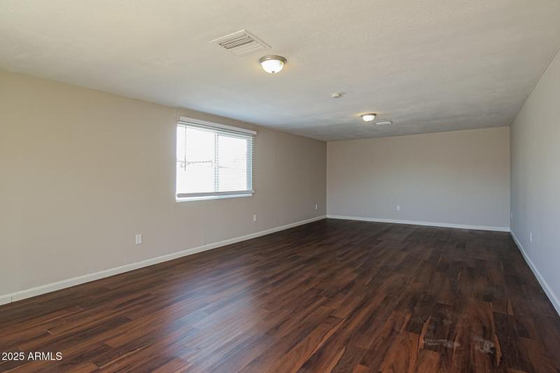 008-photo-dining-room-14611823