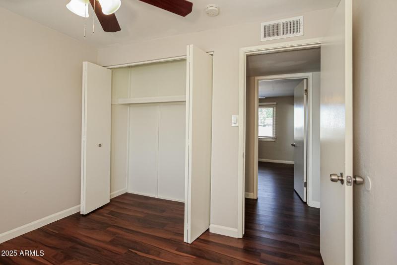 017-photo-bedroom-14611828