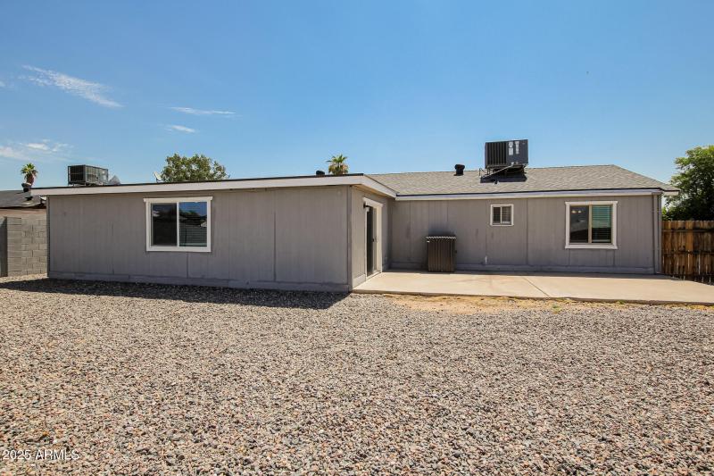 019-photo-rear-view-14611834