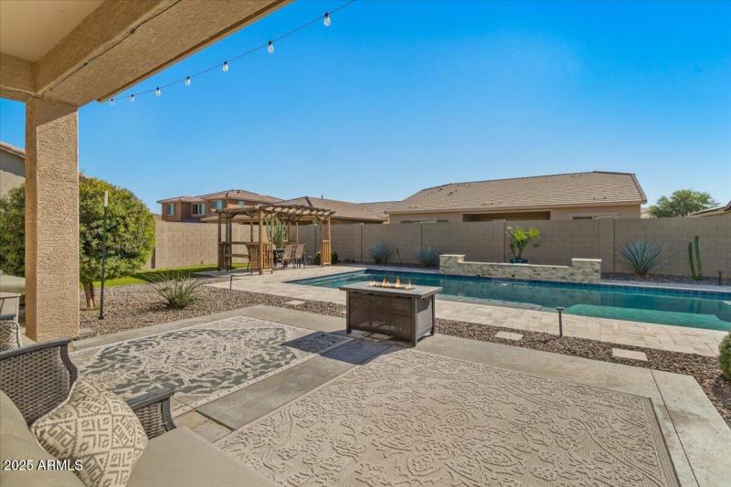 54-Back patio and pool