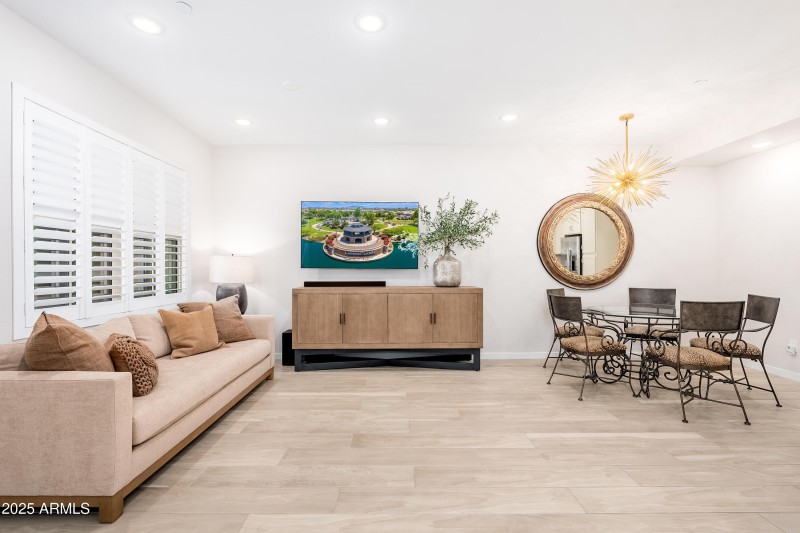 724 E Lark St UNIT 102 - 07