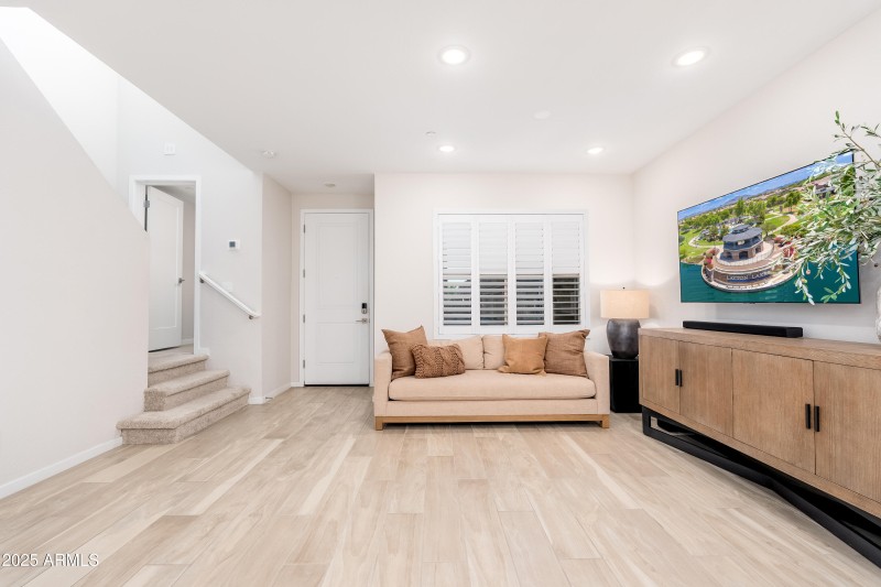 724 E Lark St UNIT 102 - 08