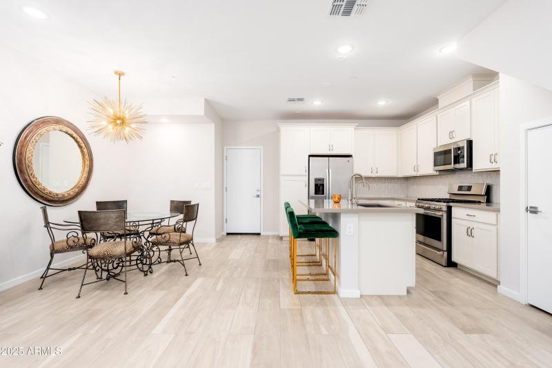 724 E Lark St UNIT 102 - 10