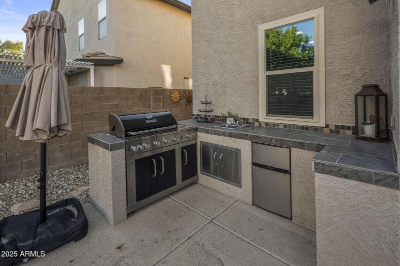 Outdoor kitchen area