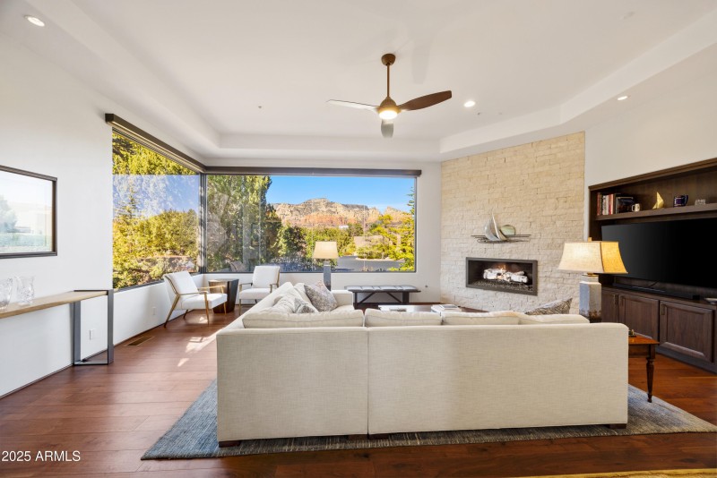 209 Calle Francesca - Living room