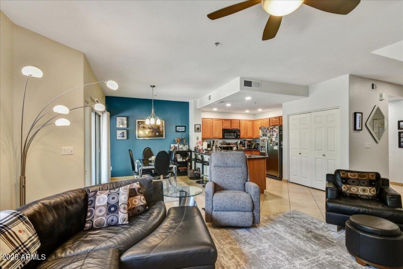 04-Family to Kitchen