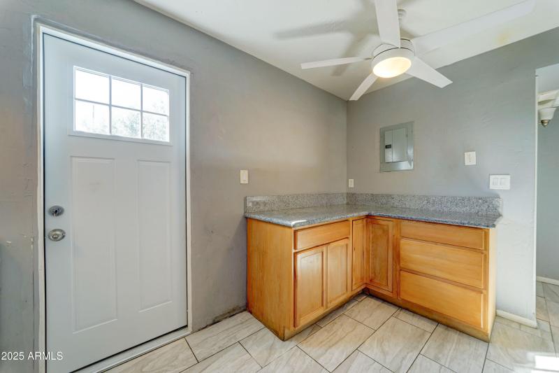 4615 N 39th Ave #8-9