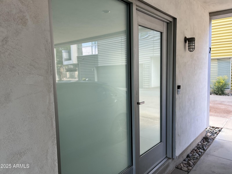 1ST FLOOR - COMMERCIAL SPACE ENTRY