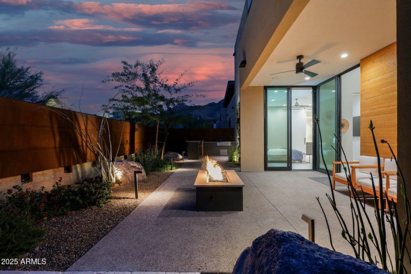 6525 Cave Creek 1 - 03Backyard