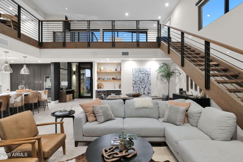 6525 Cave Creek 1 - 09Greatroom