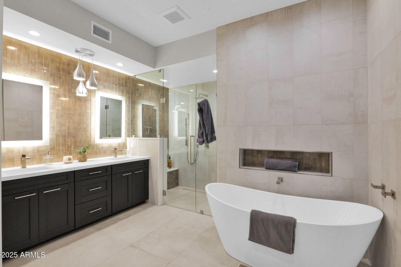 6525 Cave Creek 1 - 19Primary Bathroom